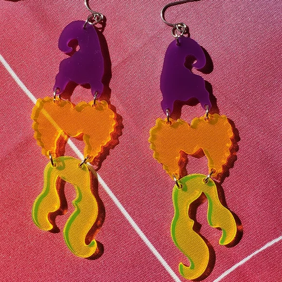 🪄 Hocus Pocus Sanderson Sisters acrylic hair-do earrings - Picture 6 of 8